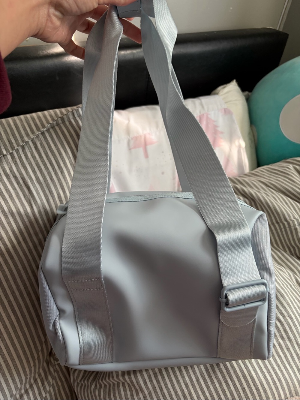 Gymshark Light Gray Crossbody Belt Bag - Picture 2 of 2